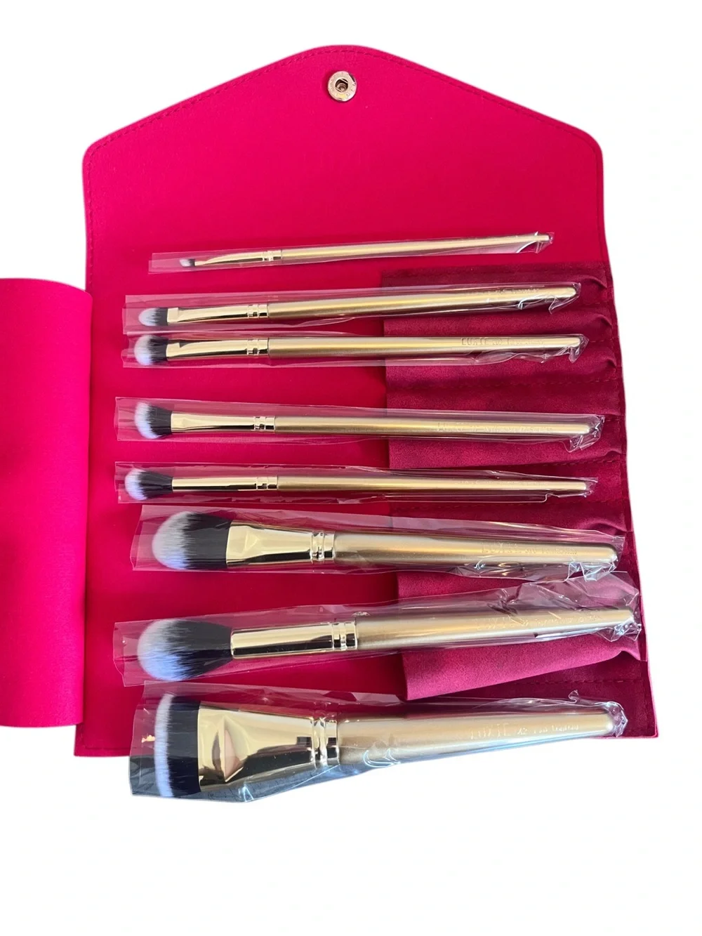 luxie 8 piece Gold-Handled Makeup Brush Set with Pink Case